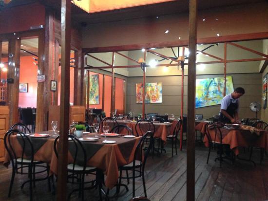 879 Trattoria y Pizzeria